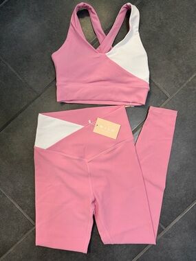 Wilo Women's Pink V Colorblock Active Leggings & Sports Bra Set